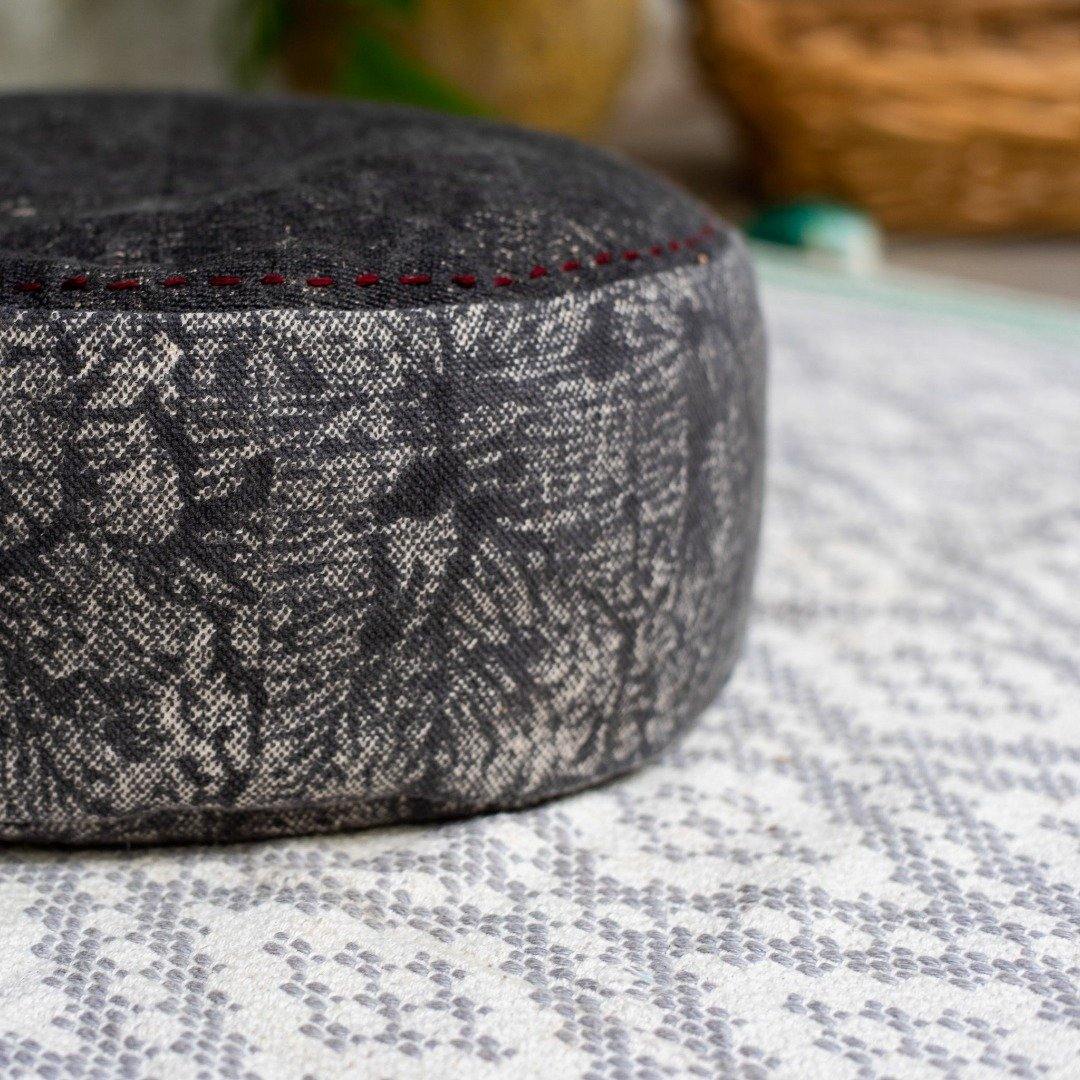Round Buckwheat Meditation Cushion in Black - the five clouds