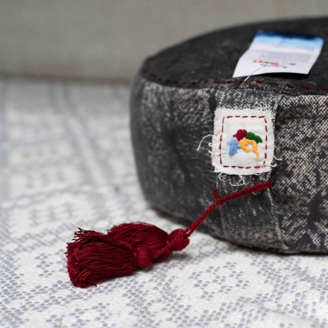 Round Buckwheat Meditation Cushion in Black - the five clouds