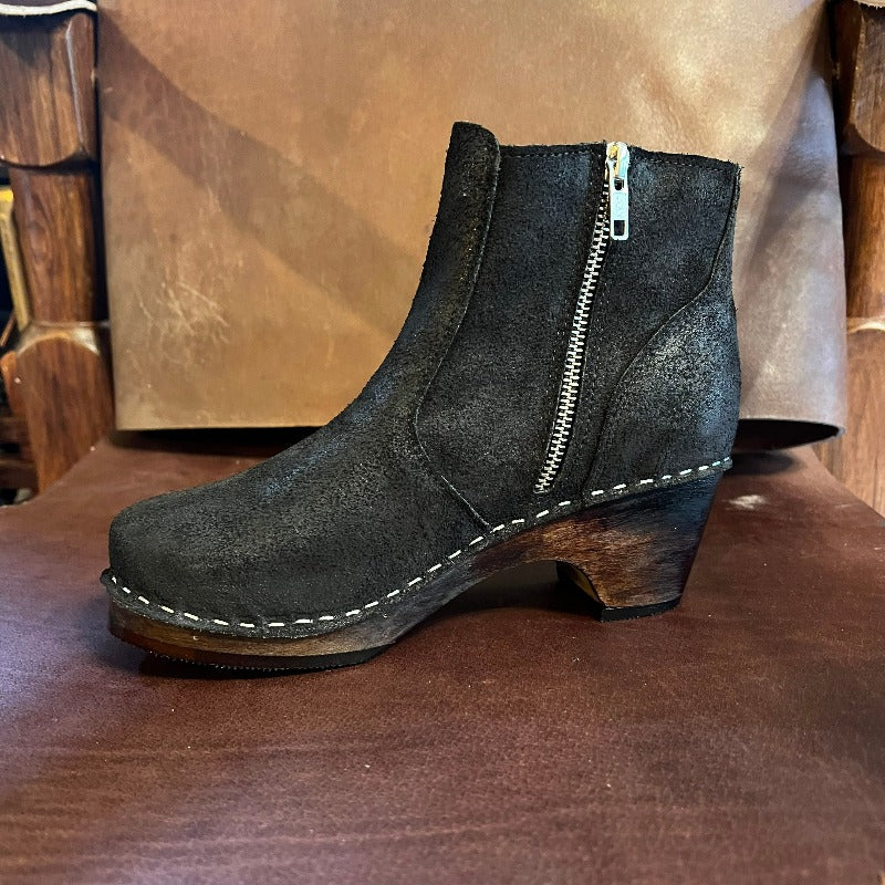 Maguba Auckland Black Waxy Clog Boot