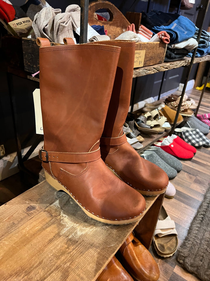 Dear Birdie Clog Boots 11 Brown