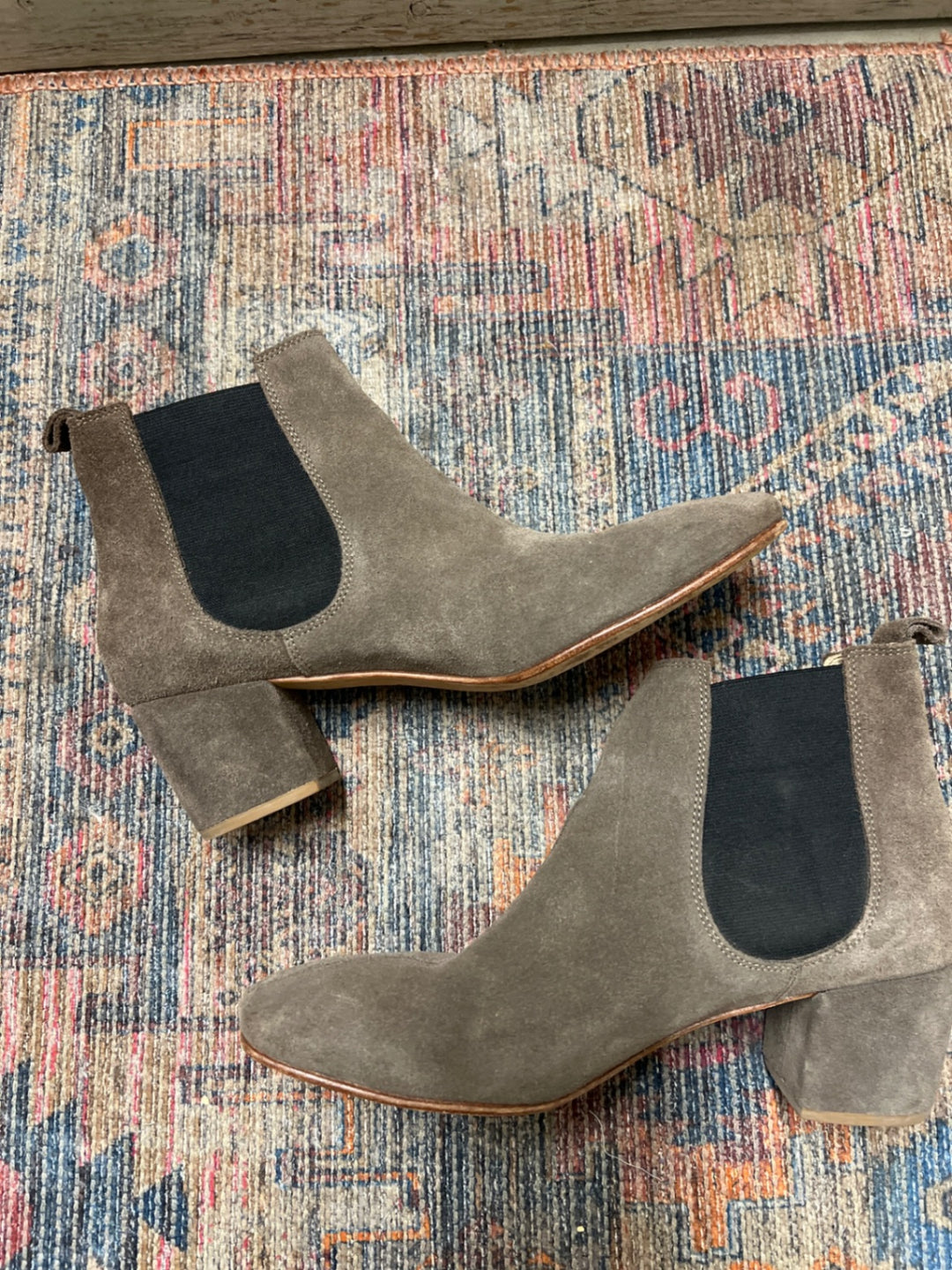 No. 6 Boots 9-10 Taupe
