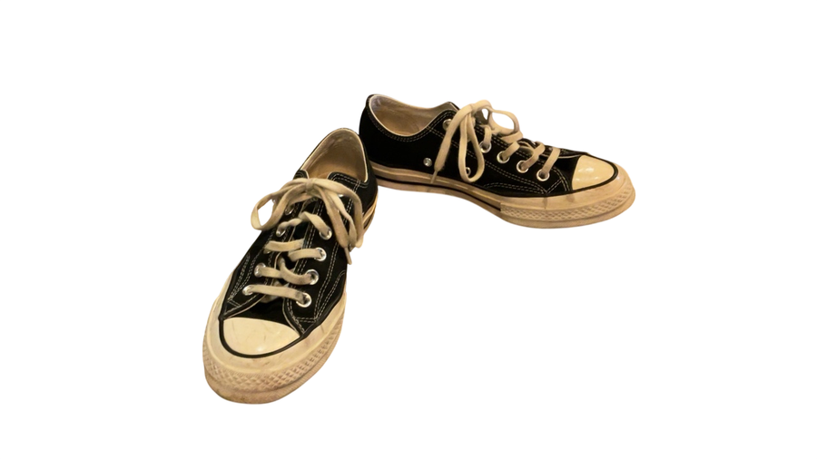 Converse Sneakers 5 men / 7 women Black and white