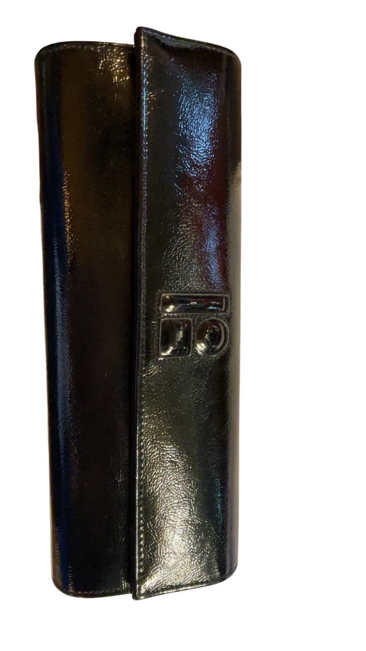 Lisa perry Clutch A6 Black
