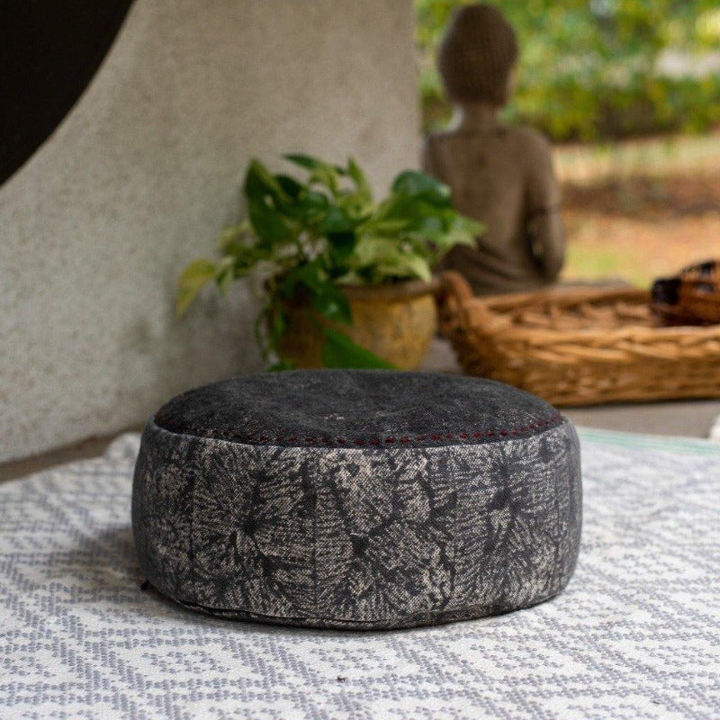 Round Buckwheat Meditation Cushion in Black - the five clouds